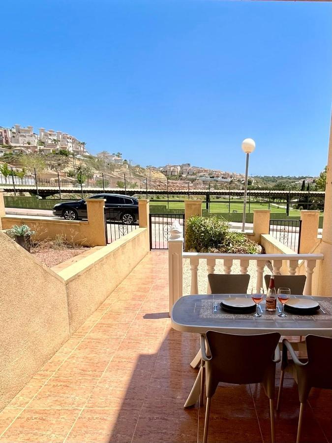 Tranquil Self Catering Golf Course Apartment อาลิกันเต ภายนอก รูปภาพ