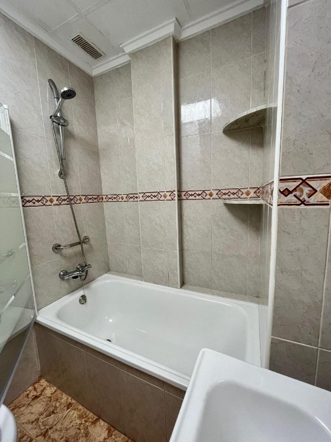 Tranquil Self Catering Golf Course Apartment อาลิกันเต ภายนอก รูปภาพ