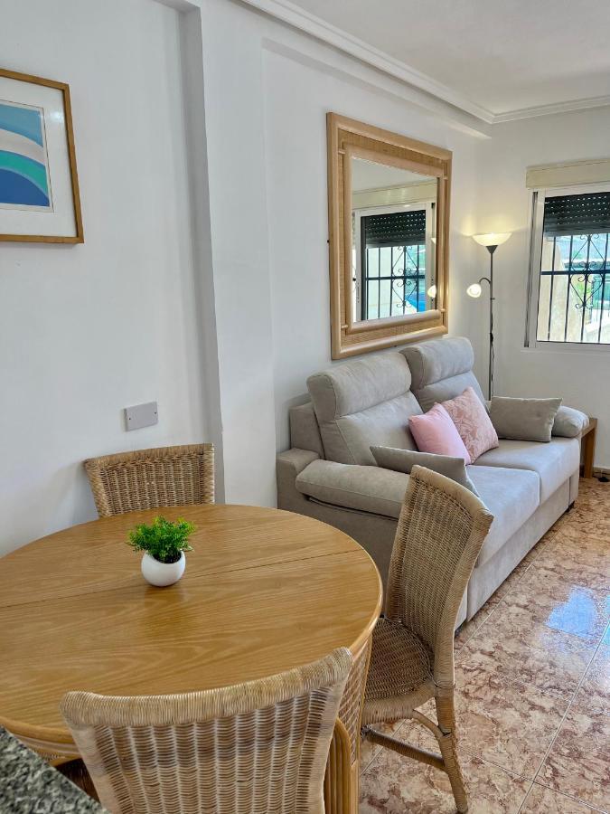 Tranquil Self Catering Golf Course Apartment อาลิกันเต ภายนอก รูปภาพ