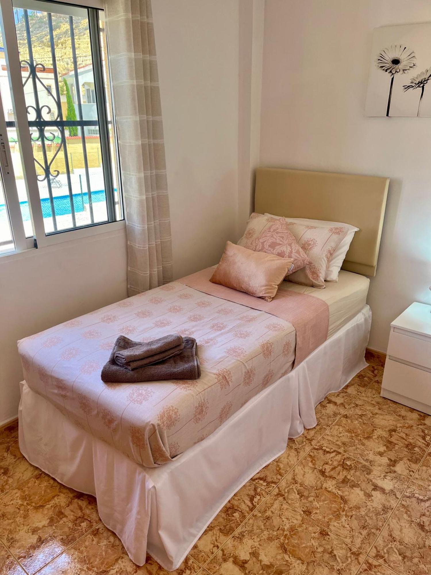 Tranquil Self Catering Golf Course Apartment อาลิกันเต ภายนอก รูปภาพ